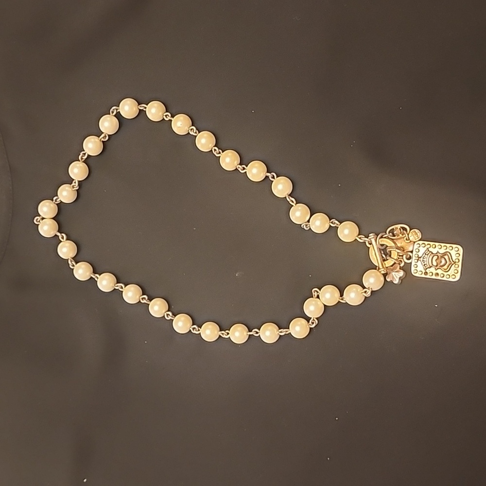 Cabi toggle close pearl necklace